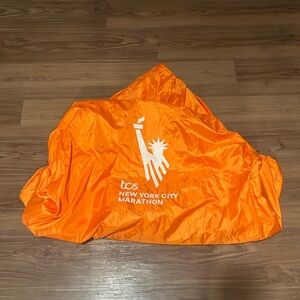 Nyc marathon finisher cape 2023